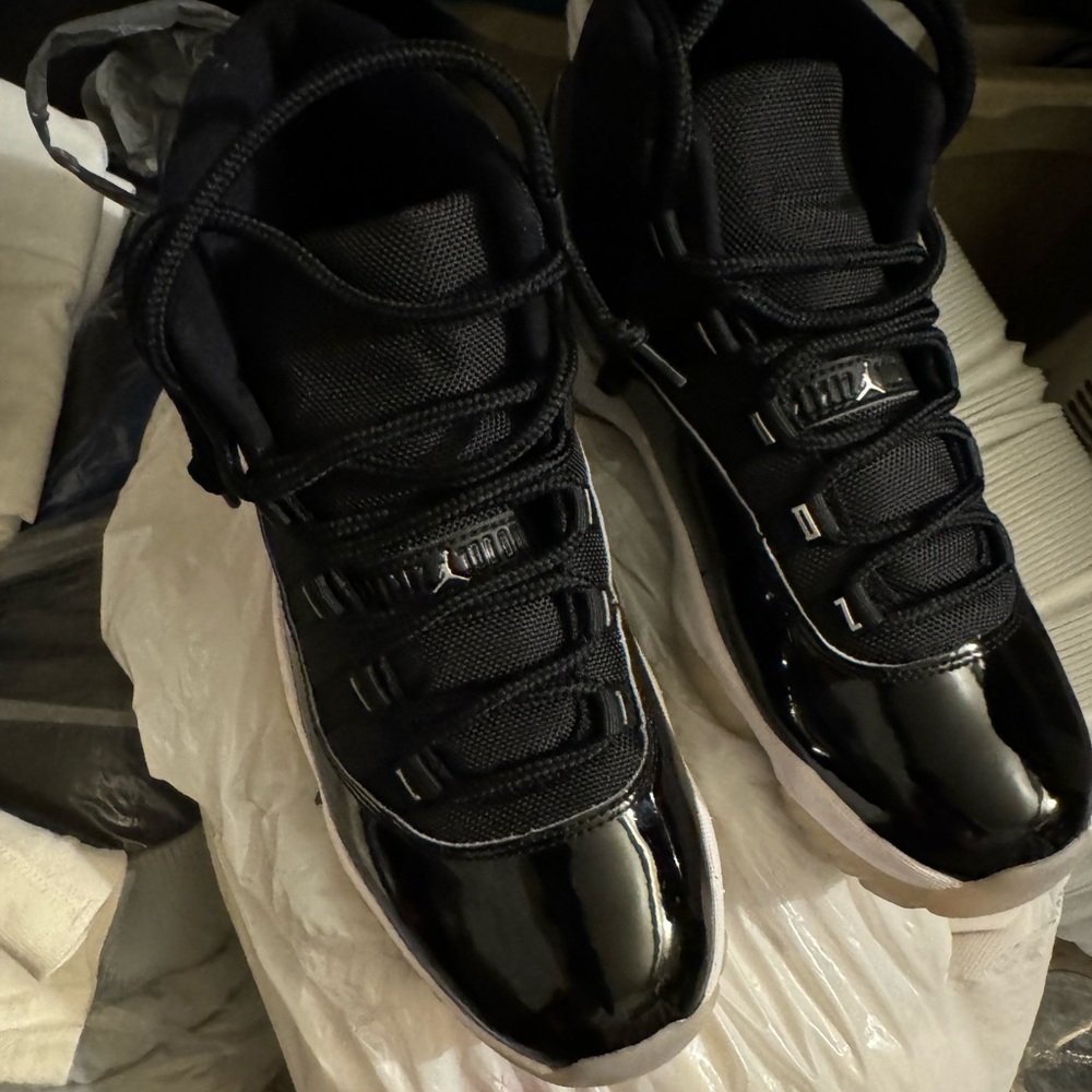 USED!!!! JORDAN 11 JUBILEE